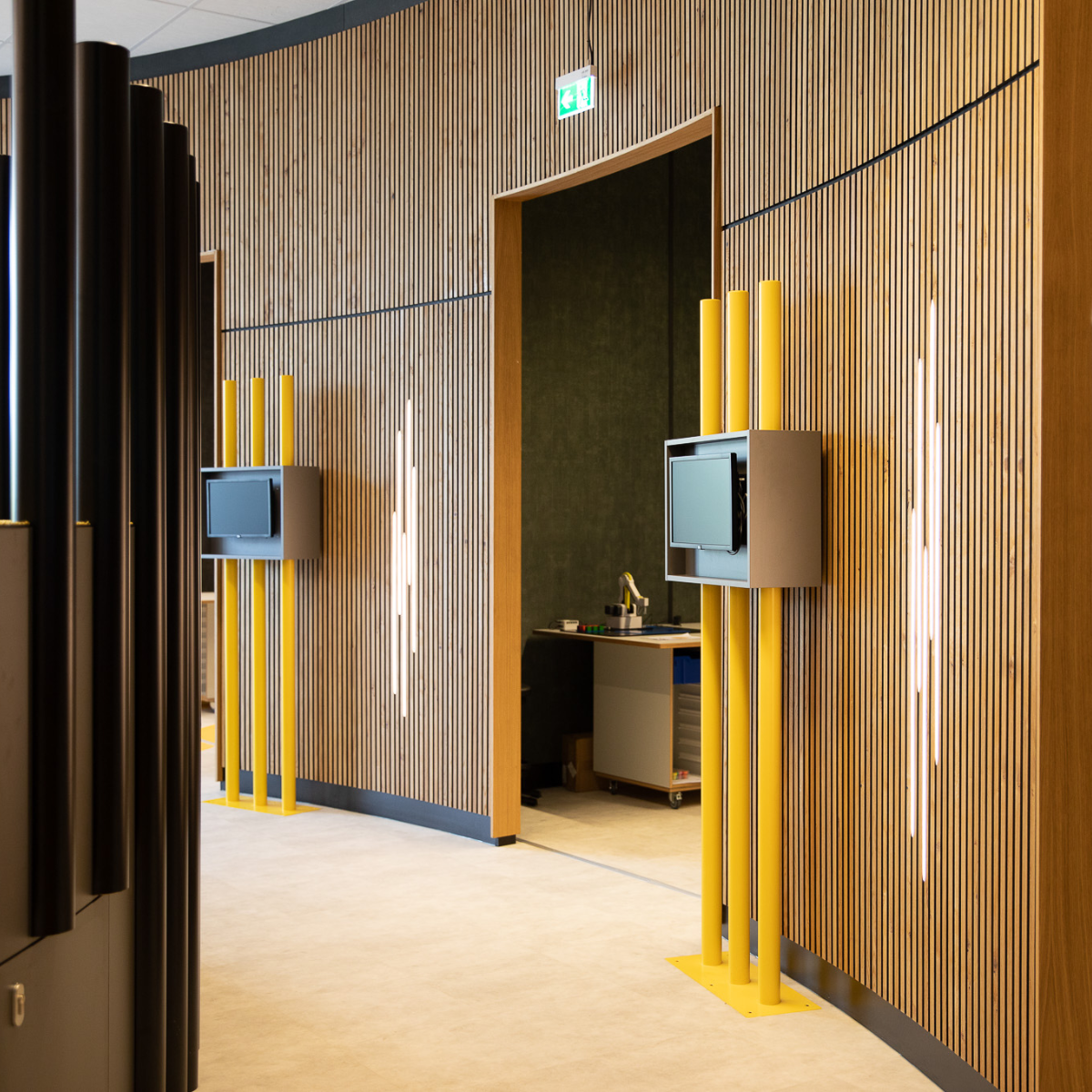 Business ordering Aku Woodpanel